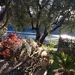 - Foresteria - Frontelago Bed & Breakfast Mandello del Lario