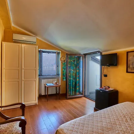 Nocleg ze śniadaniem - Foresteria - Frontelago 4*