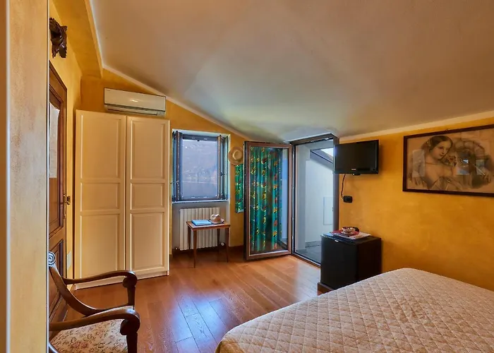 Nocleg ze śniadaniem - Foresteria - Frontelago 4*